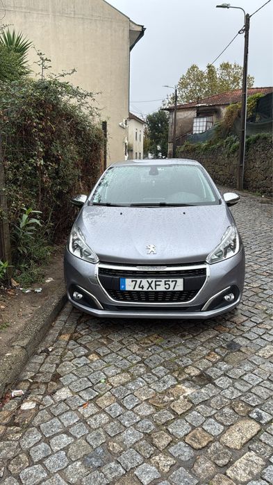 Peugeot 208 1.2 Signature
