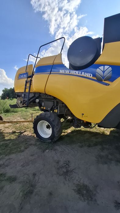 Комбайн New Holland CХ 6.90 зі жниваркою New Holland та візком 2019рік