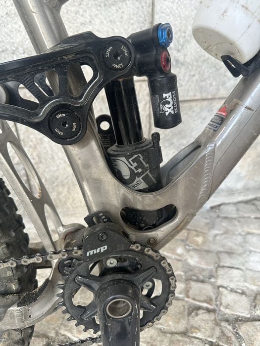 bicicleta de enduro banshee titan