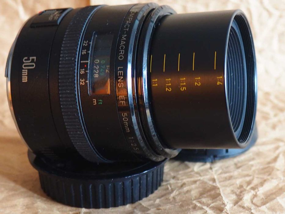 Obiektyw Canon EF 50mm f/2.5 Compact Macro.