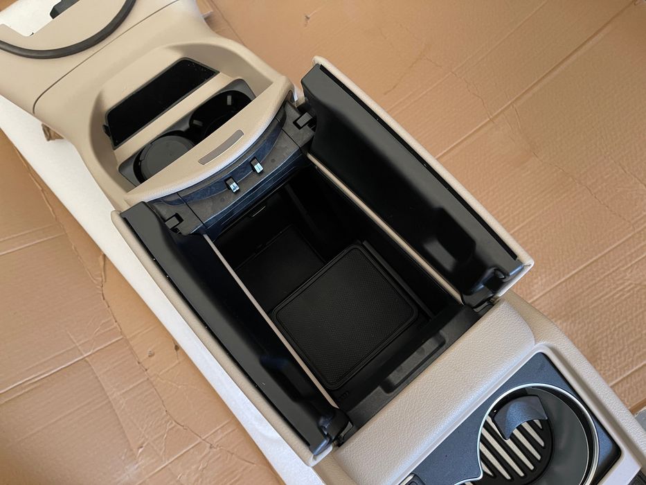 Lodówka schowek podłokietnik Mercedes V klasa model W447 - NOWA