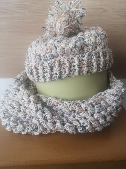 Beret (czapka) z kominem hand made