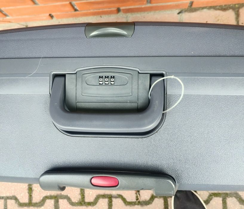 Super walizka podróżna w super stanie