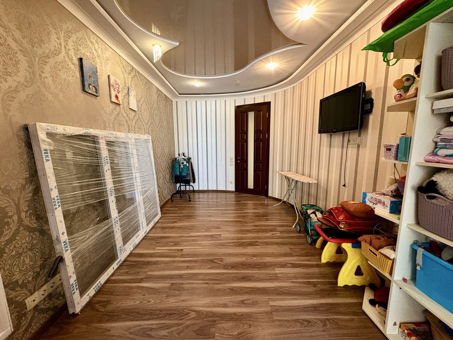 Продається 3х кімнатна квартра 105м2, вул. Дружби Народів 228а