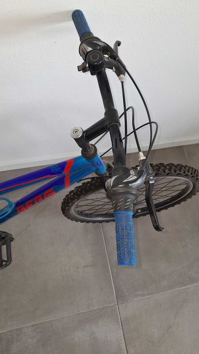 Bicicleta de montanha em bom estado. Roda 24 com 18 velocidades