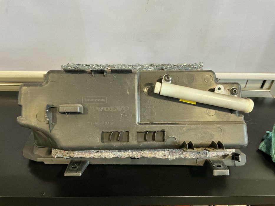 PORTA LUVAS VOLVO S60  II (D2) ANO 2013