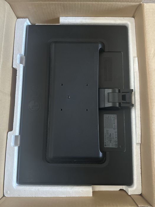 Монитор LG Flatron w2242s
