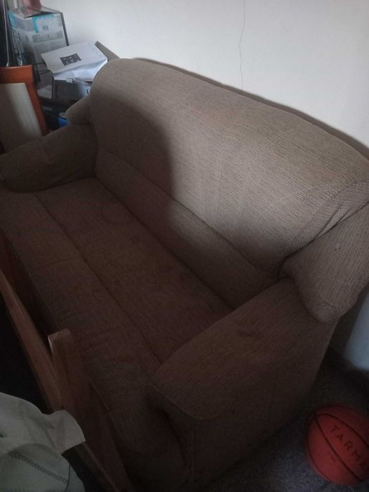 Sofá três lugares e uma poltrona