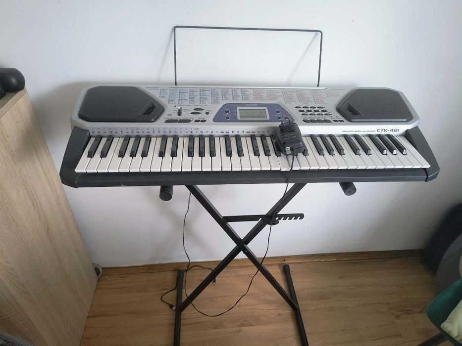 Elektroniczny keyboard CASIO  stan bdb