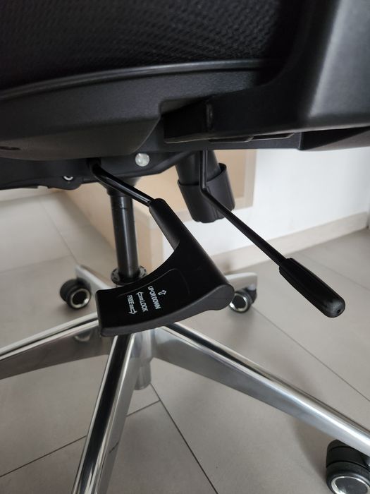 Fotel biurowy ergonomiczny  regulowany