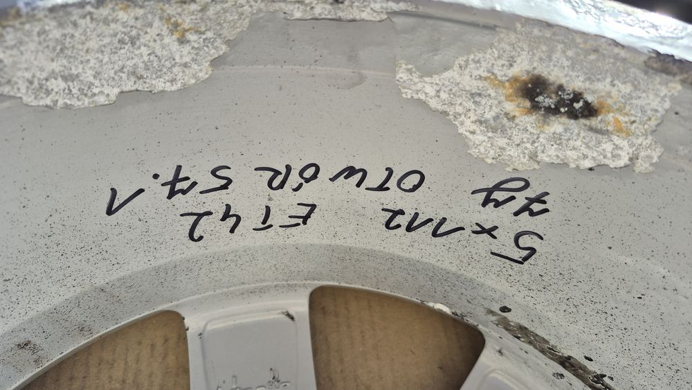 Komplet opon z felgą 5x112  17"  et 42 otwor centrujący 57.1