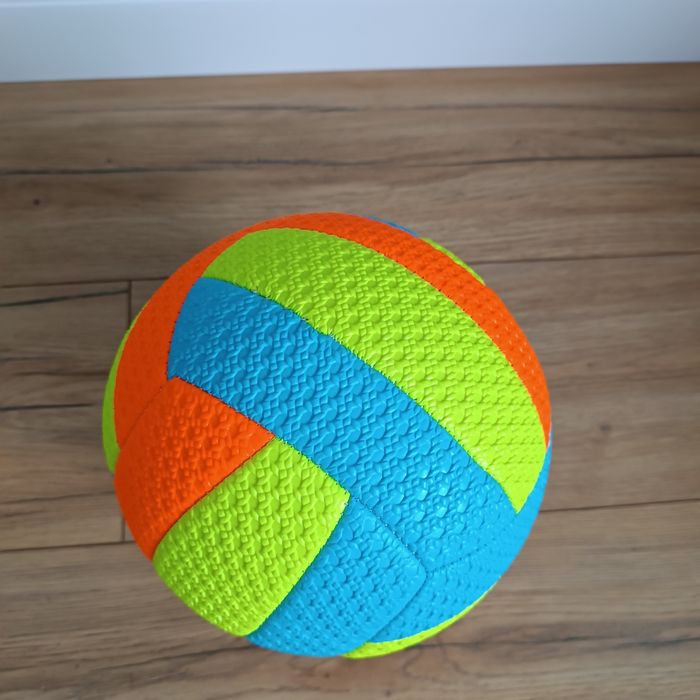 Neonowa piłka do siatkówki