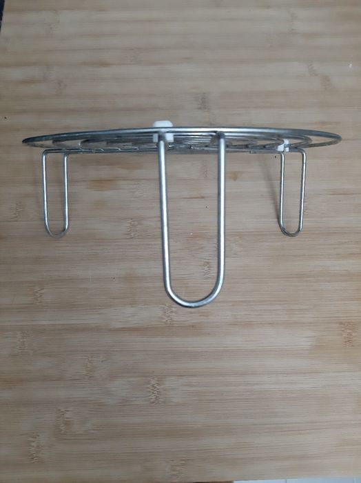 Suporte para colocar pratos no microondas