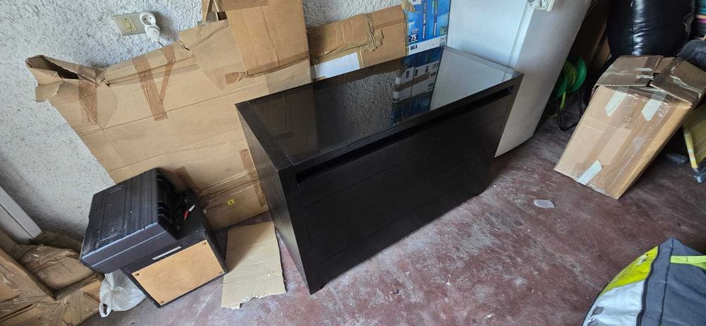 Cómoda castanha de luxo