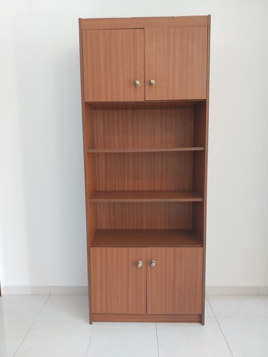 Estante com 04 portas