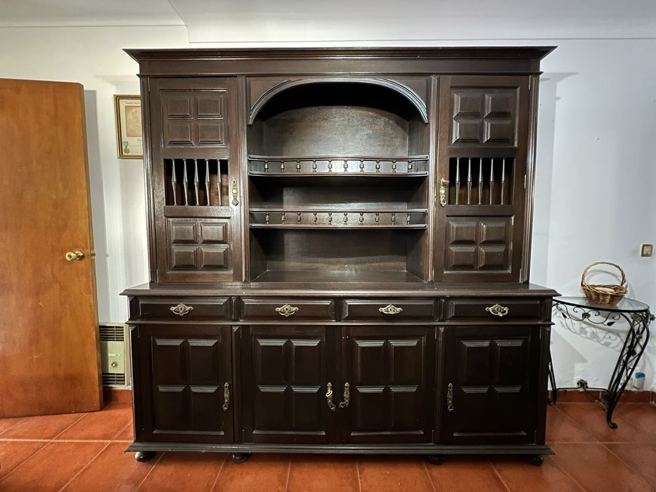 Móvel de sala, completo, loiceiro, estilo clássico em castanho