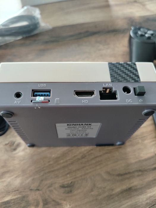 Konsola do gier retro, z dwoma gamepadami, Cube X3