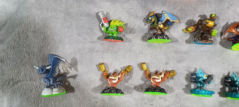 Skylanders variados
