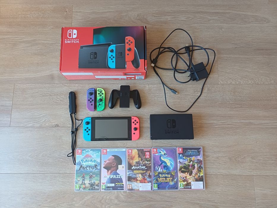 Nintendo Switch zestaw + gry (Pokemon, FIFA, Avatar)