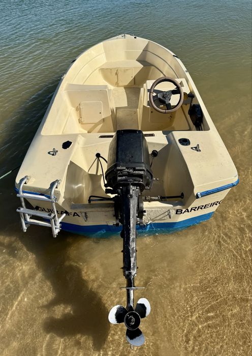 Barco 4 m com motor Tohatsu 25cv c/ docs e ATRELADO INCLUIDO