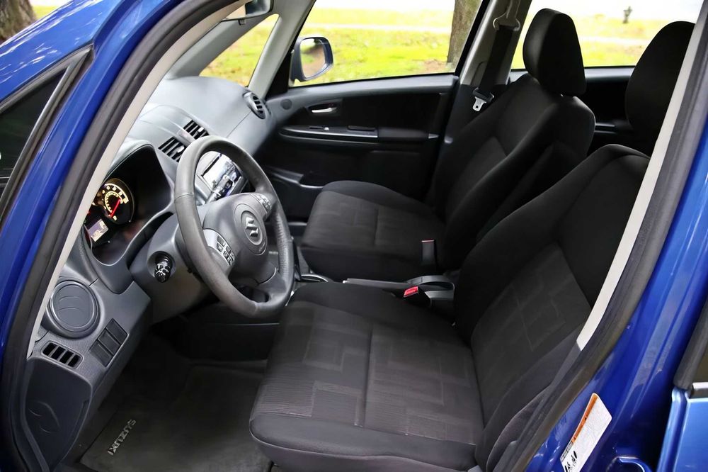 Suzuki SX4 Premium      2012
