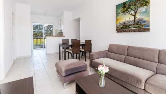 Продаж чудових апарт 2 сп, зал, кухня, 2 сан.в., 90м2 в м.Пафом(Кіпр)