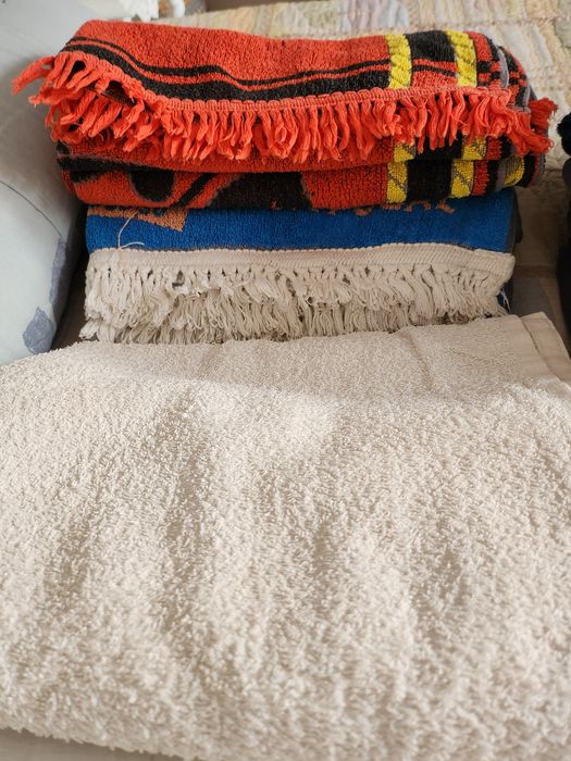Roupa de cama, toalhas e tapetes