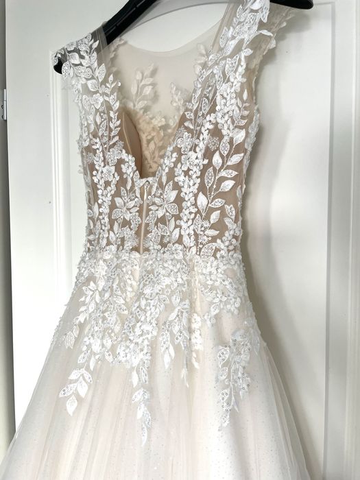 Suknia ślubna z welonem