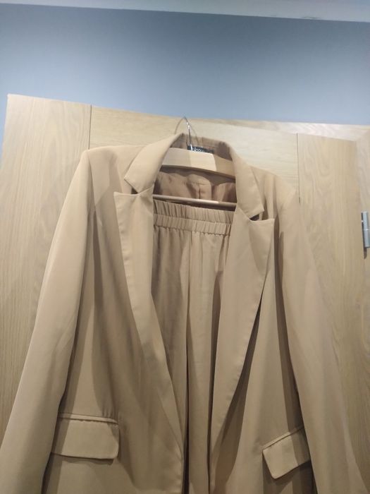 Świetny garnitur rozmiar S/2XL Minouu