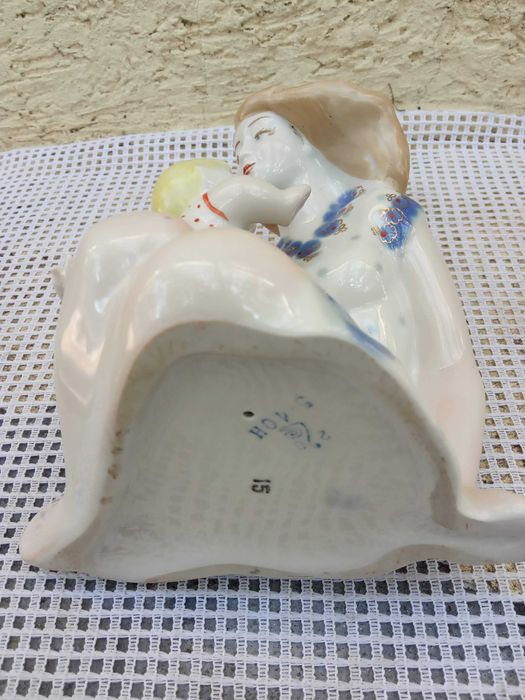 Фарфоровая статуэтка "Материнство" 1973-1991 гг., Полонне, СССР