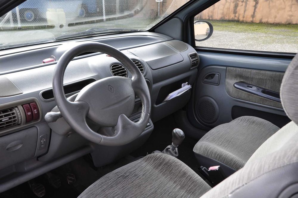 Renaul Twingo Cinzento