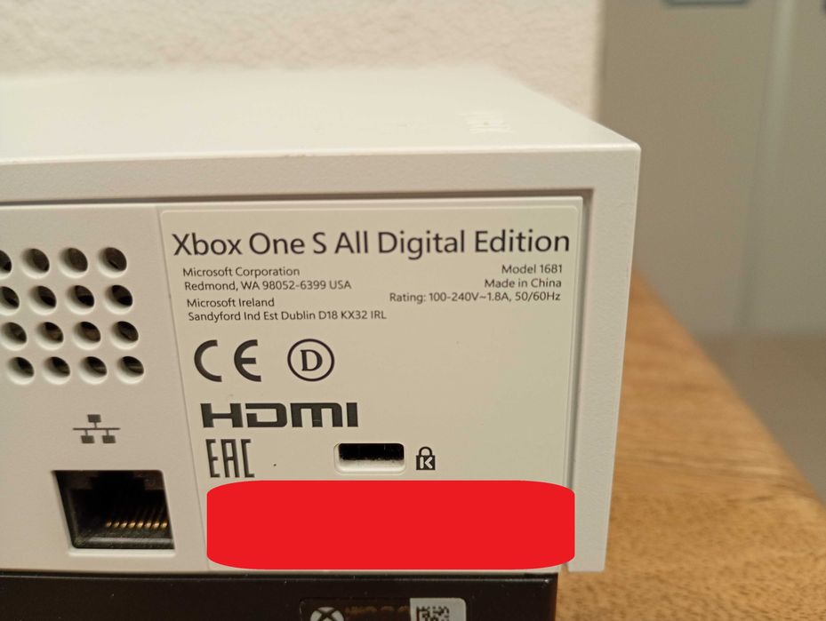 Xbox One S All Digital Edition 1TB + 2 Comandos