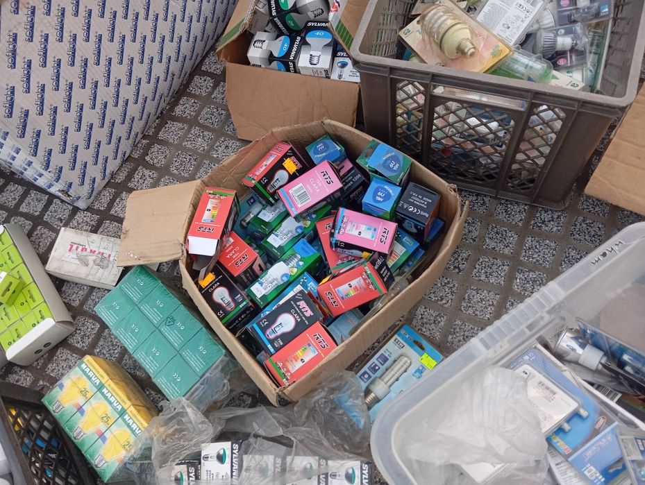Lote de lâmpadas novas
