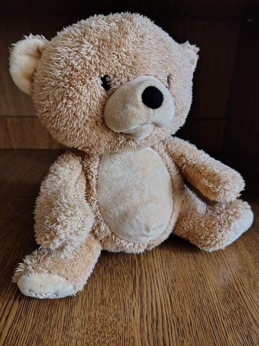 Ведмедик співає і розмовляє.