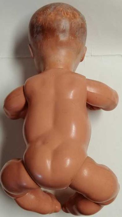 boneco antigo que mexe a cabeça quando se movimenta os braços