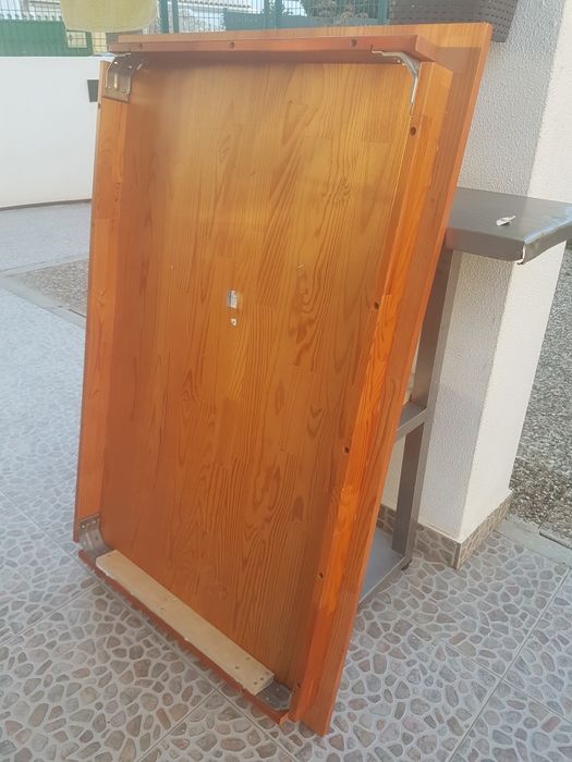 Mesa de cozinha em pinho mel