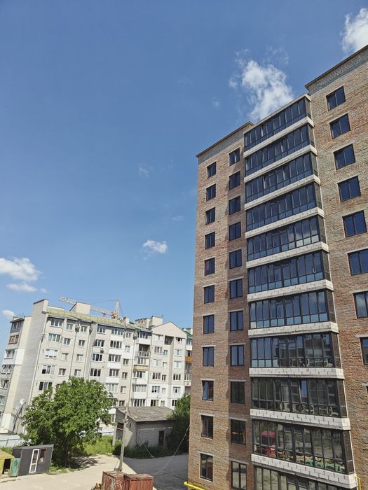 Продаж 1 кімнатної квартири. Сира