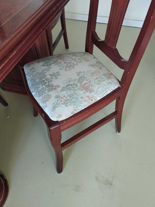 Mesa grande extensível com 4 cadeiras madeira