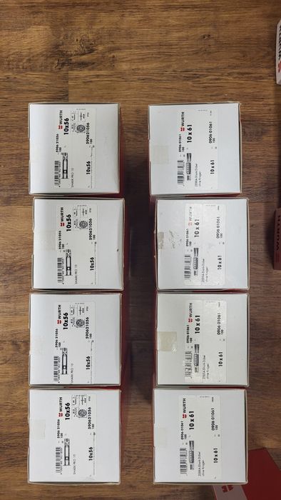 Kołki firmy Würth 30 zł za paczkę.