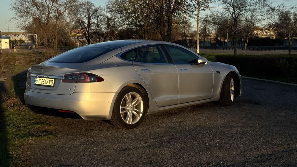 Tesla model S 75D/Европа