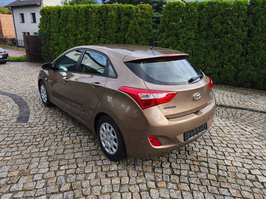 Hyundai I30 1.6 benzyna 135KM Klimatyzacja / Parktronic tył/ LED