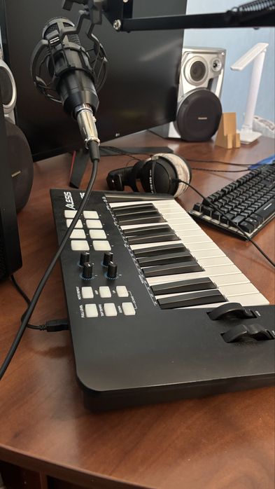 Міді клавіатура Alesis v25 MKII