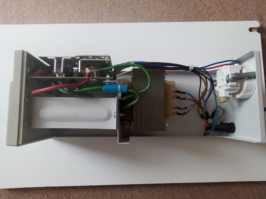 Zasilacz awaryjny UPS EVER MP 300 ( bez akumulatora )