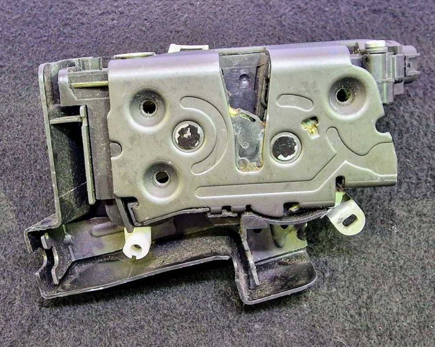 Fechadura / Fecho Porta Frente Esquerdo 30799308 - VOLVO C30