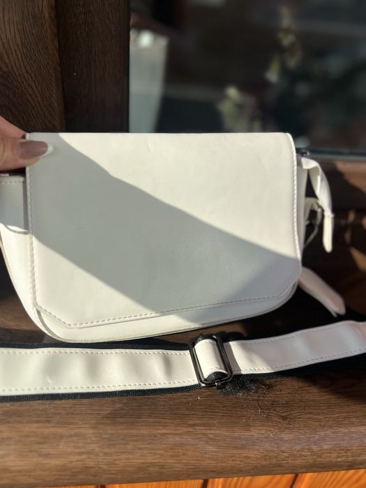 Сумка білого кольору