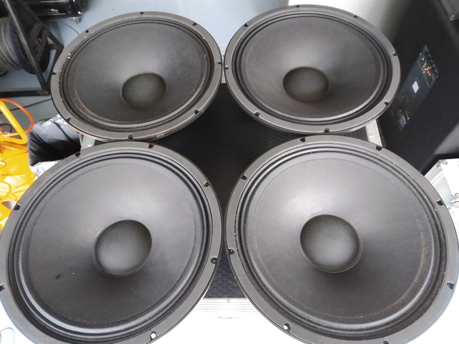 Monitores de Palco 1000w cada(Beyma)