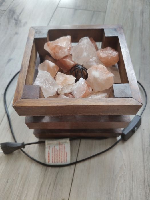 Lampa solna w skrzyneczce