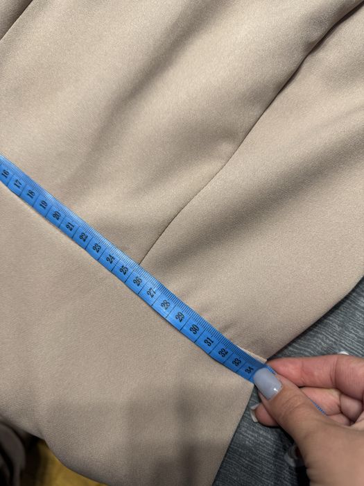 Нова сукня з мереживом бежева