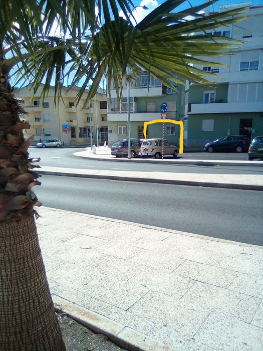 Apartamento T1+1, com 56,72 m2, no centro de Linda-a-Velha.