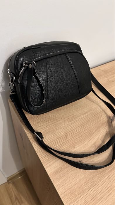 Czarna torebka damska na ramię